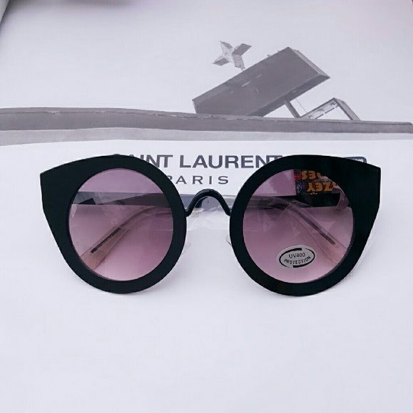 SALE! EXAGGERATED CAT EYE SUNGLASSES
UV 400 Lens - Picture 2 of 4