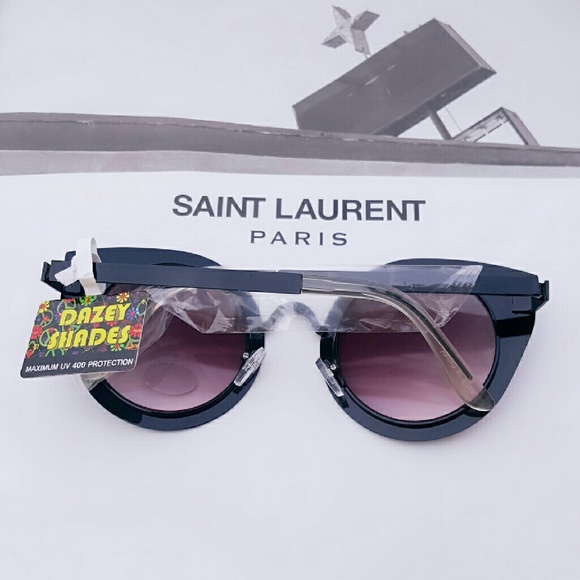 SALE! EXAGGERATED CAT EYE SUNGLASSES
UV 400 Lens - Picture 4 of 4