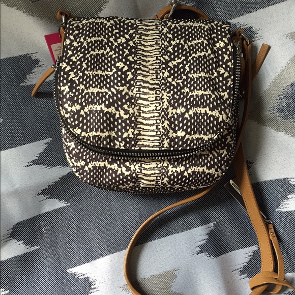 VINCE CAMUTO BAILY NYLON CROSSBODY - Picture 2 of 6