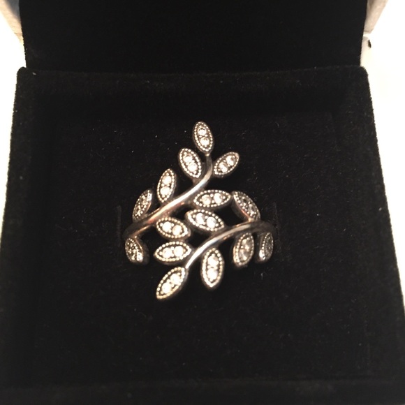 Pandora Jewelry - Pandora Sparkling Leaves. Clear CZ w/ Pandora Box