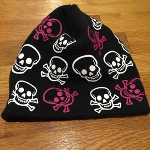 Skull n bones beanie.. Worn once!!