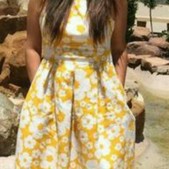 Dress Barn Dresses & Skirts - Floral Dress w/ Pockets