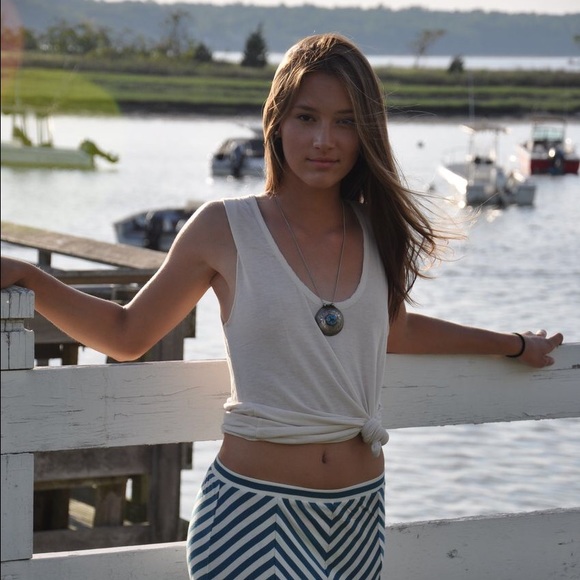 MEET YOUR POSHER!💗🙆🏼 - Picture 4 of 4