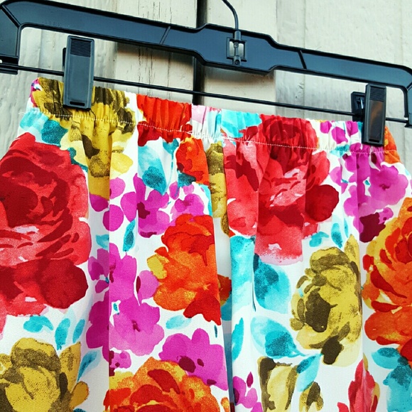 tropical | pretty floral shorts - Picture 3 of 3