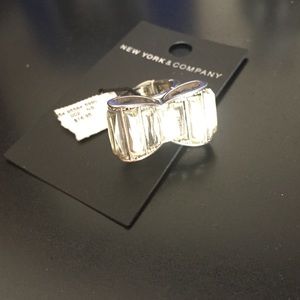 NWT stretchy bow ring