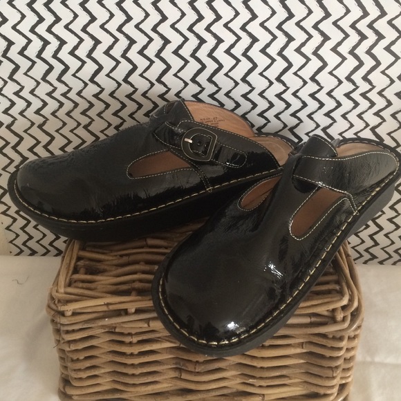 Alegria slip on's