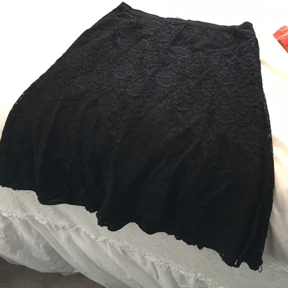 Black old navy eyelit skirt