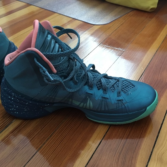 Nike hyperdunk basketball shoes. WILLING TO TRADE - Picture 3 of 4