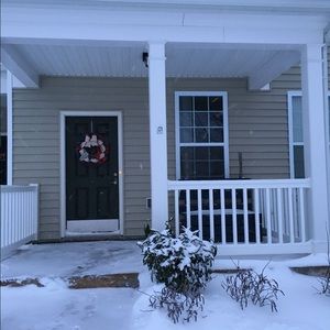 Meet your Posher, Regina