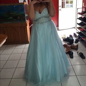 MUST GO! David's Bridal Prom dress