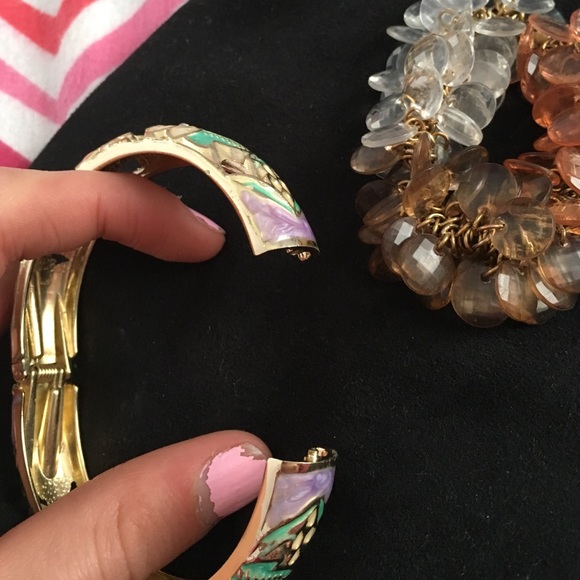 Jewlery bag/ 2 bracelets - Picture 3 of 4