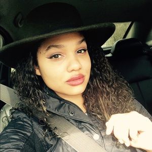 Meet your Posher, Daniellia