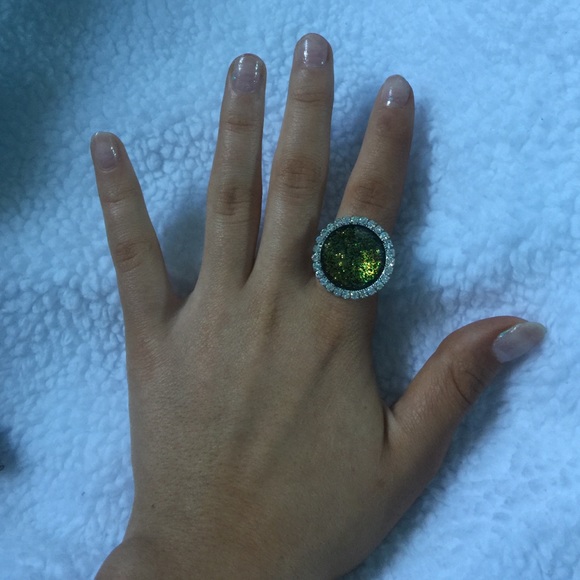 green ring - Picture 3 of 3