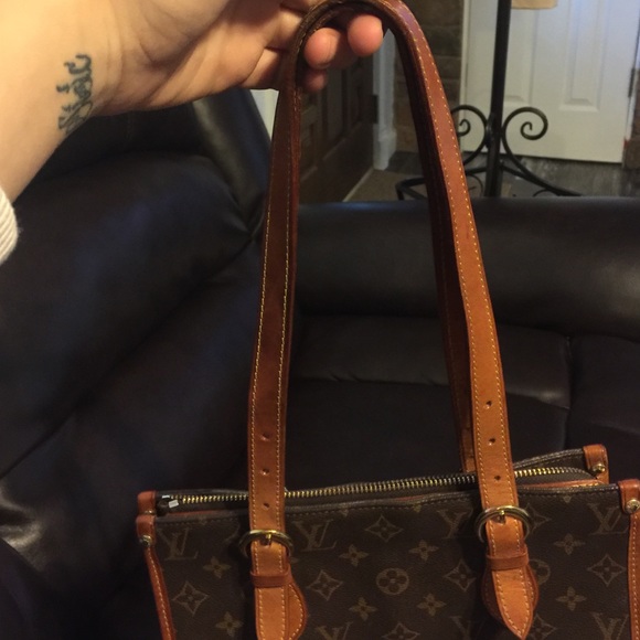 Louis Vuitton - Picture 2 of 4