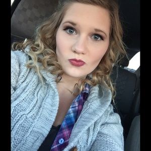 Meet your Posher, Alyssa