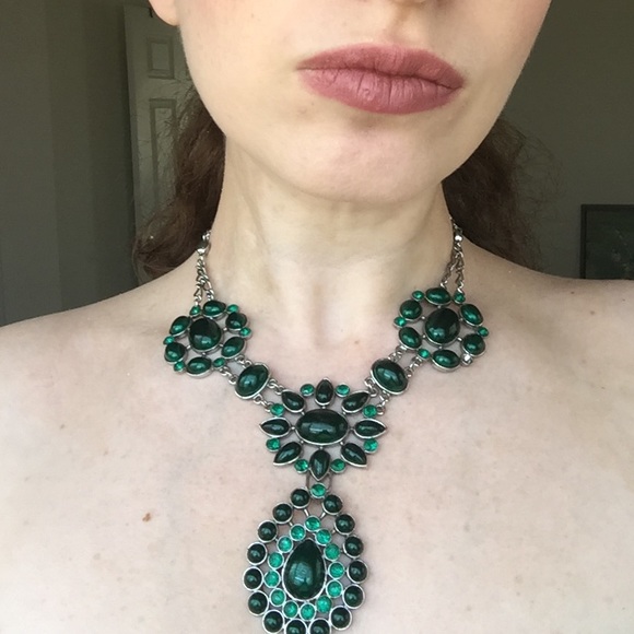 Arden B. Statement necklace