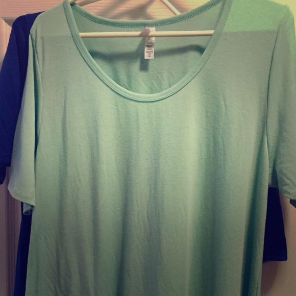 LulaRoe perfect tee in mint green.