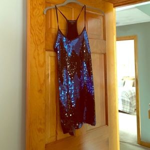 Long sequin shirt. Can wear with leggings.