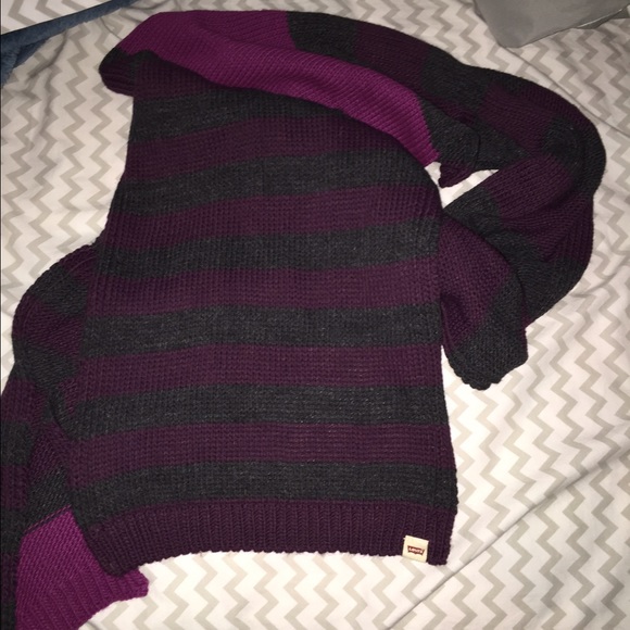 Levi scarf