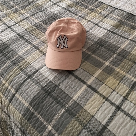 Never worn. Yankees hat