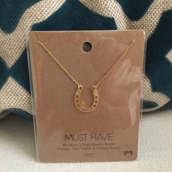 ✨Gold Horseshoe Necklace-NWT