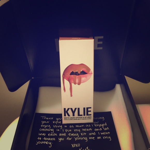 Kylie Jenner poise-k