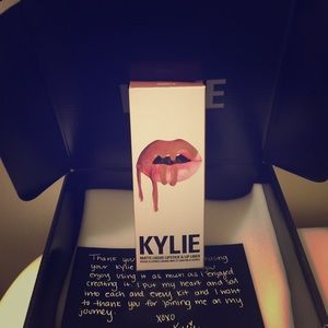 Kylie Jenner poise-k