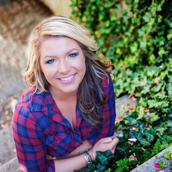 Meet your Posher, Lauren - Picture 1 of 1