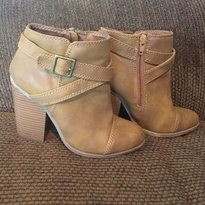 Tan LC heeled booties