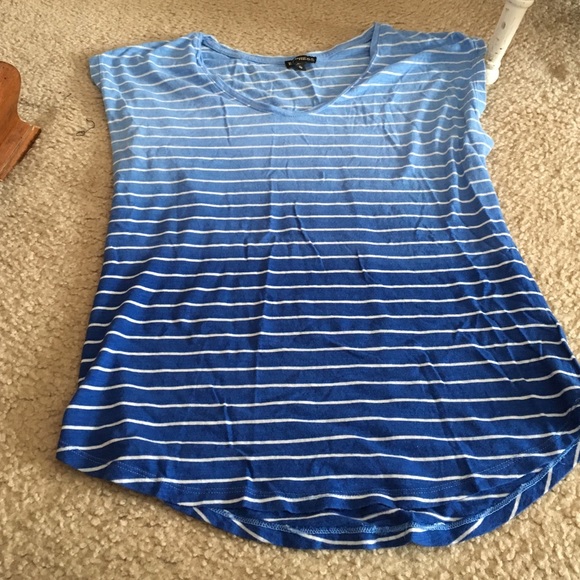 Striped blue and white tee