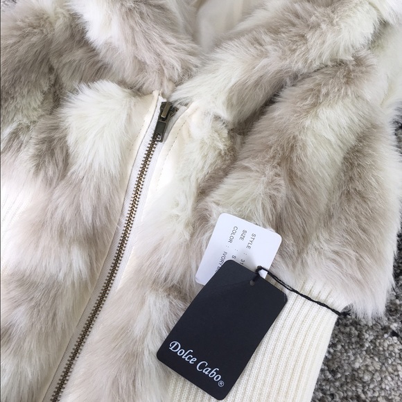❌NOT FOR SALE❌ Dolce Cabo Faux Fur Vest - Picture 3 of 4