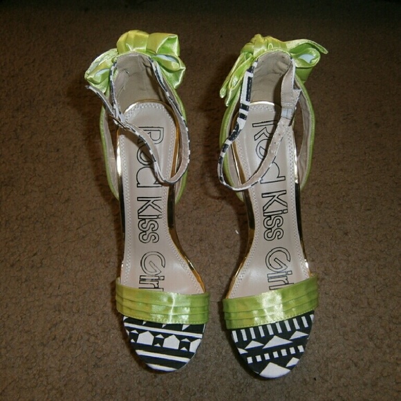 Red kiss Paris tribal platform heels - Picture 2 of 7