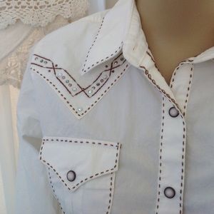 Creamy, embroidered cowgirl shirt