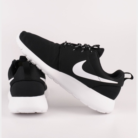 Nike Shoes - ISO!!!!! BLACK/WHITE NIKE ROSHES