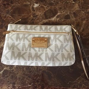 Michael Kors wristlet