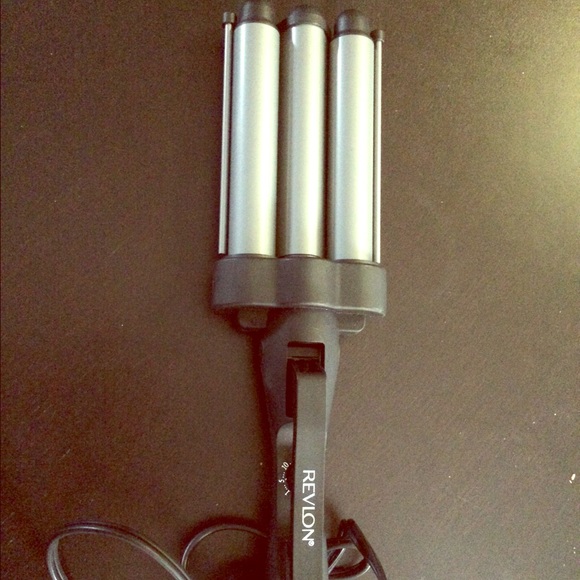Wave barrel curling iron by Revlon