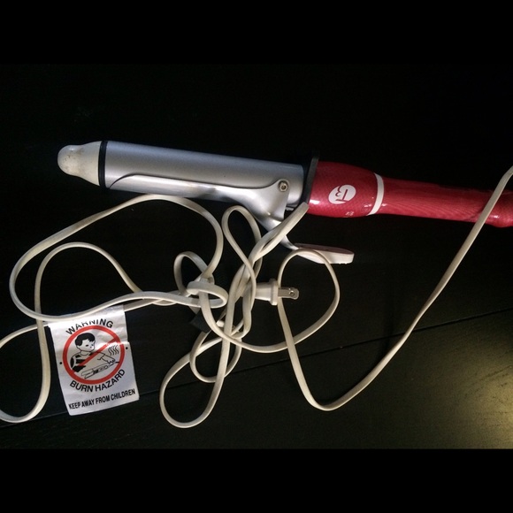 T3 curling iron a 1.5 inch barrel