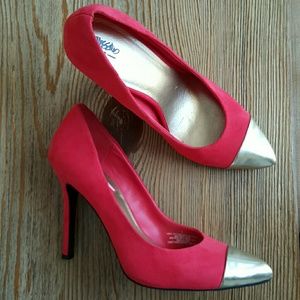 Mossimo Coral heel with gold tip sz 8