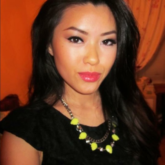 H&M neon statement necklace - Picture 3 of 3