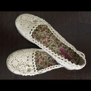 Flat crochet shoes