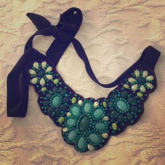 Stella and dot bib necklace