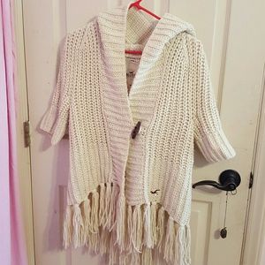 Short sleeve sweater with hood