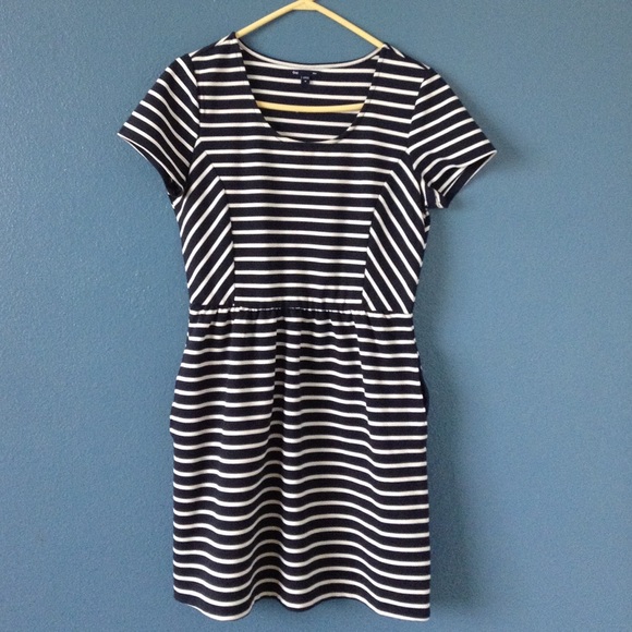 🎉FINAL REDUCTION🎉 ＧＡＰ Navy & White Striped Dress