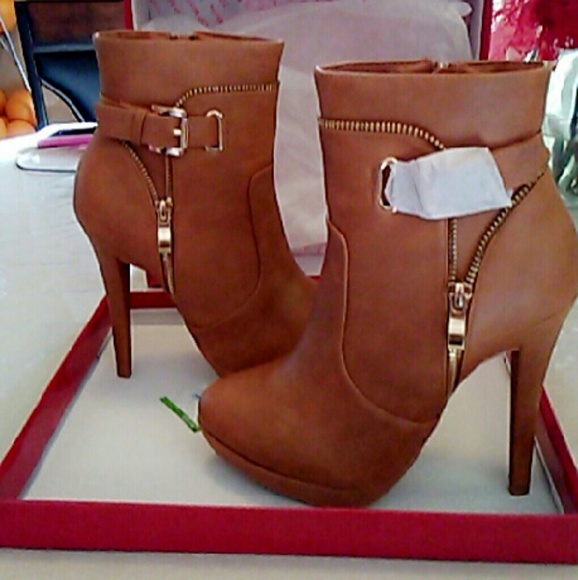 Tiger tan boot heels