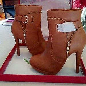 Tiger tan boot heels