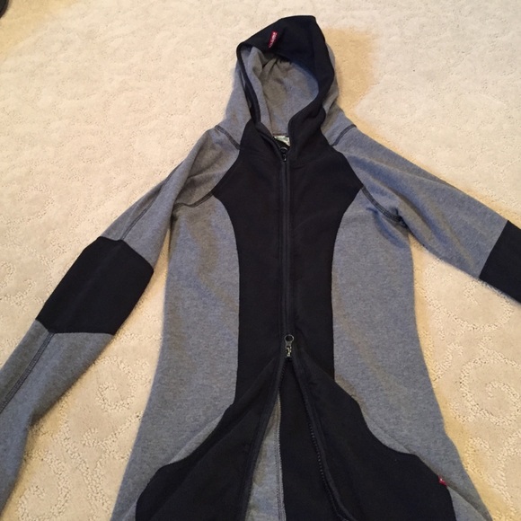 Hard tail athletic jacket