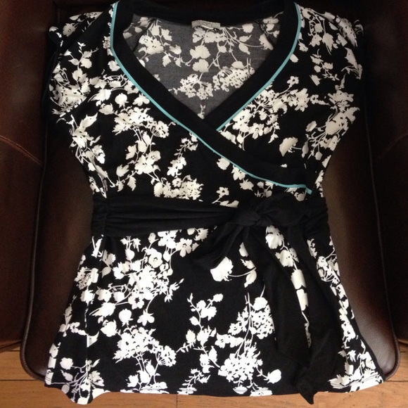 Flowery top - Picture 1 of 2