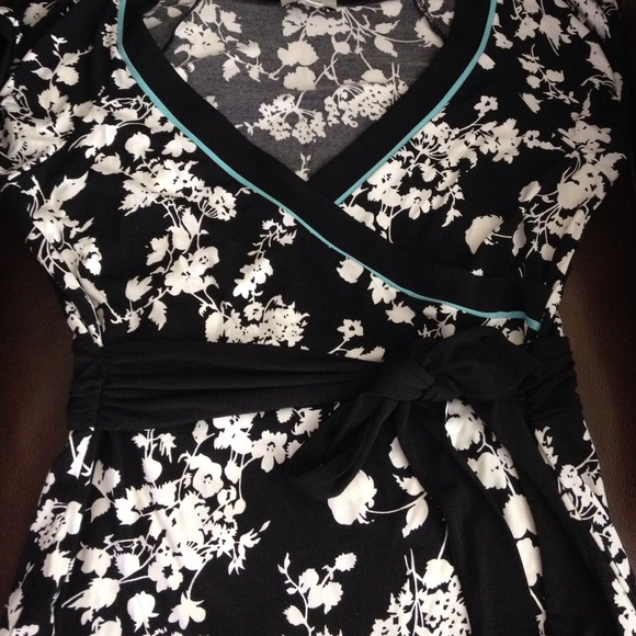 Flowery top - Picture 2 of 2