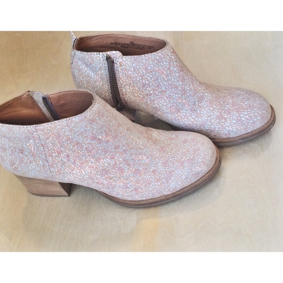 🛑SOLD🛑Metallic leather wooden heeled booties - Picture 1 of 3