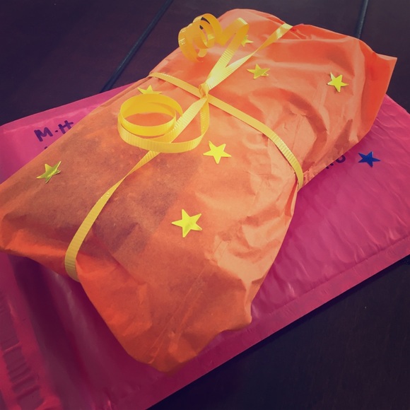 💛Shipping out today💛📬✈️